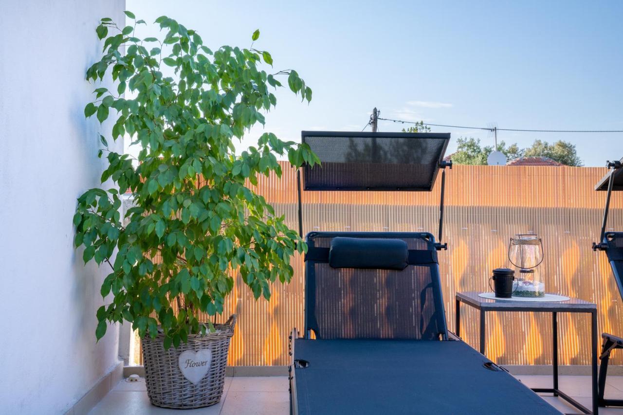 Apartment Paula With Private Jacuzzi And Parking- Near The Beach Zadar Exterior photo