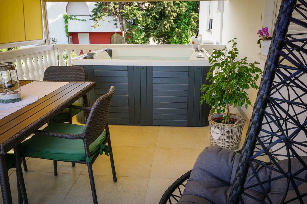 Apartment Paula With Private Jacuzzi And Parking- Near The Beach Zadar Exterior photo