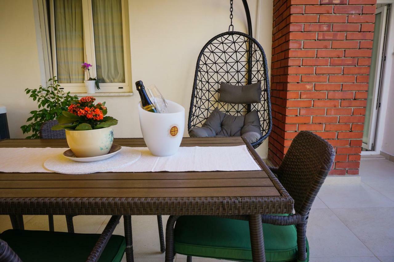Apartment Paula With Private Jacuzzi And Parking- Near The Beach Zadar Exterior photo